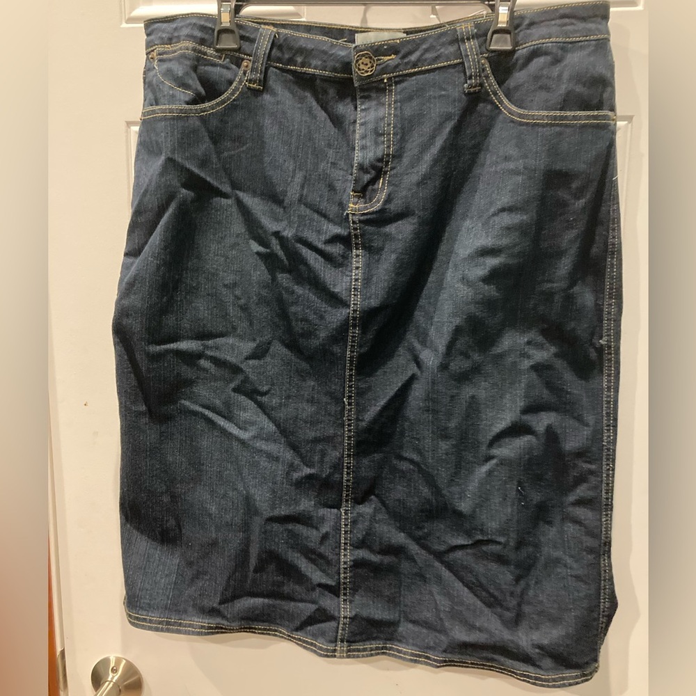 Denim slightly A-line skirt with back details